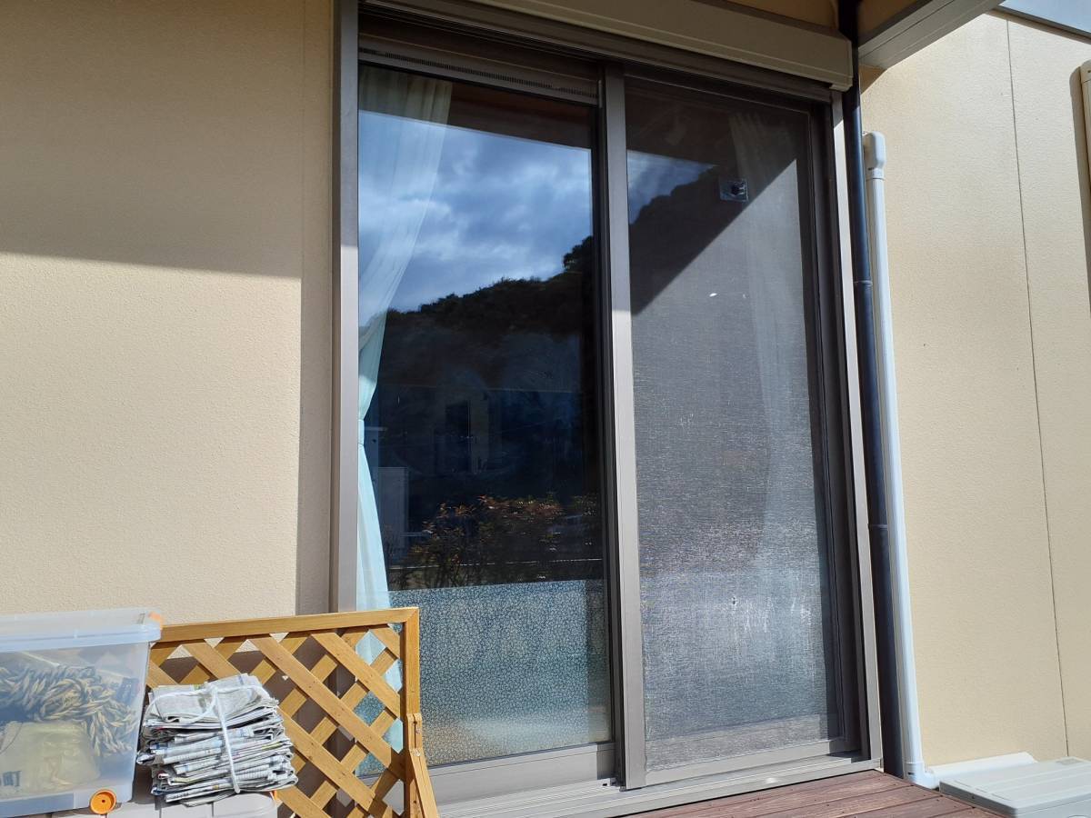かがみ屋硝子店の防犯合わせガラス(Low-Eガラス)に取替えの施工前の写真1