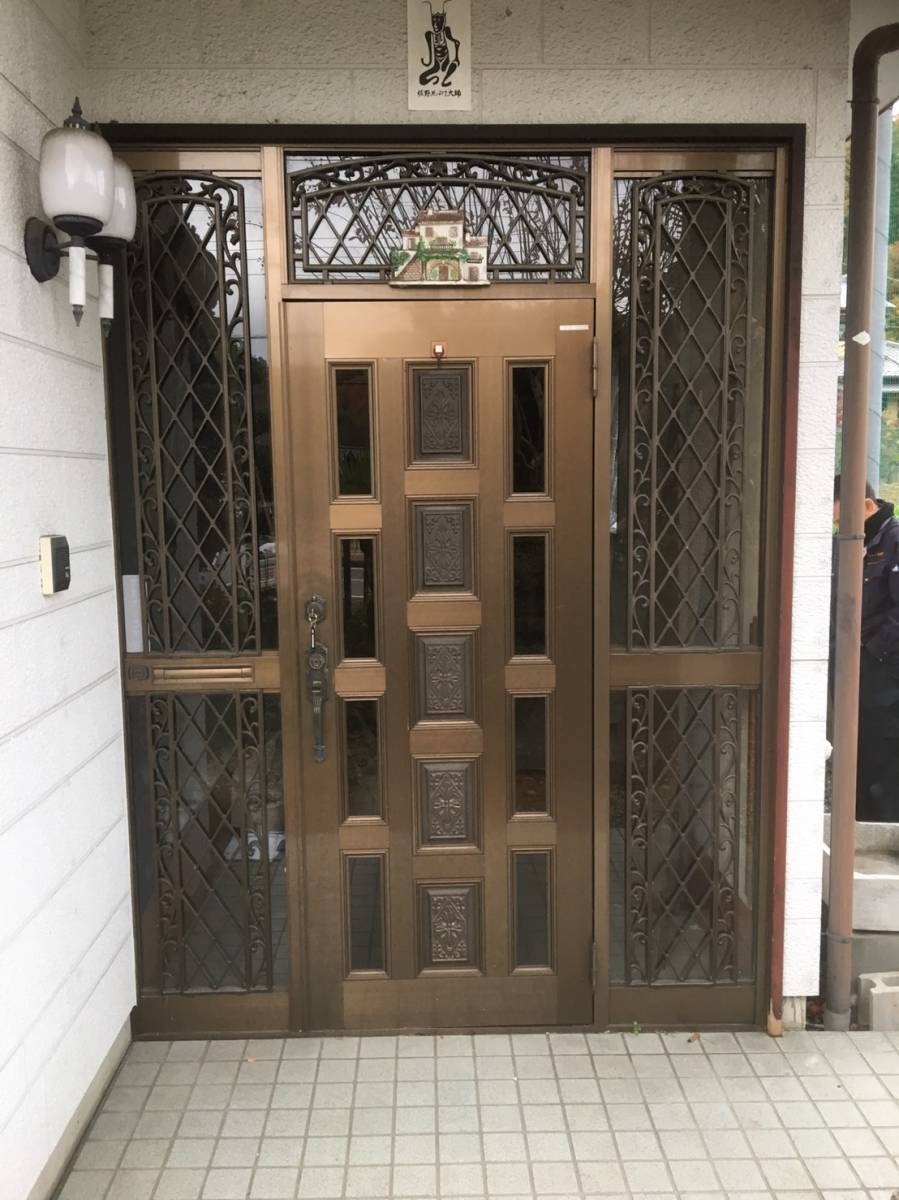 青梅トーヨー住器 所沢店のリシェント 玄関の施工前の写真1
