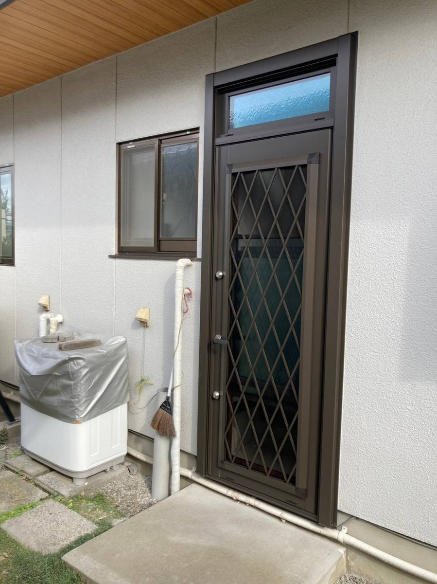 ネットアスの［松本市］TW採風勝手口ドア+TW FIX窓の施工後の写真1