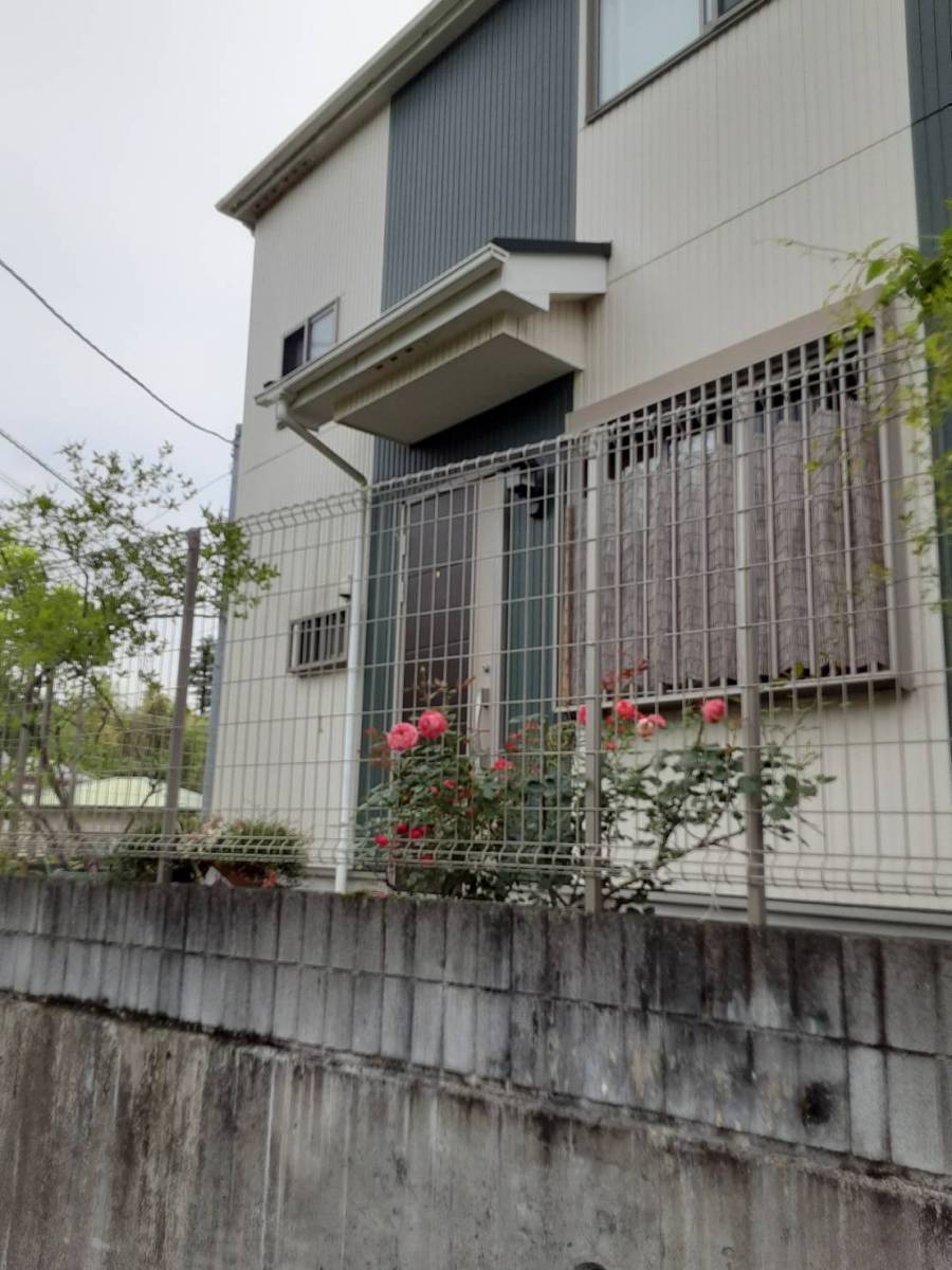 大成トーヨー住器のテラス屋根工事|スピーネF型|LIXIL|雨除け|日除け|小田原市|ひさし工事の施工前の写真2