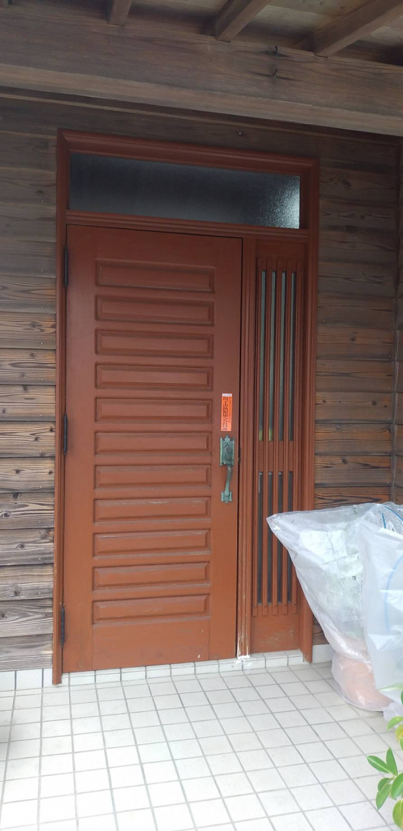 大成トーヨー住器の玄関ドアリフォーム|断熱ドア|リシェント|1日で工事完了|補助金|逗子市の施工前の写真1
