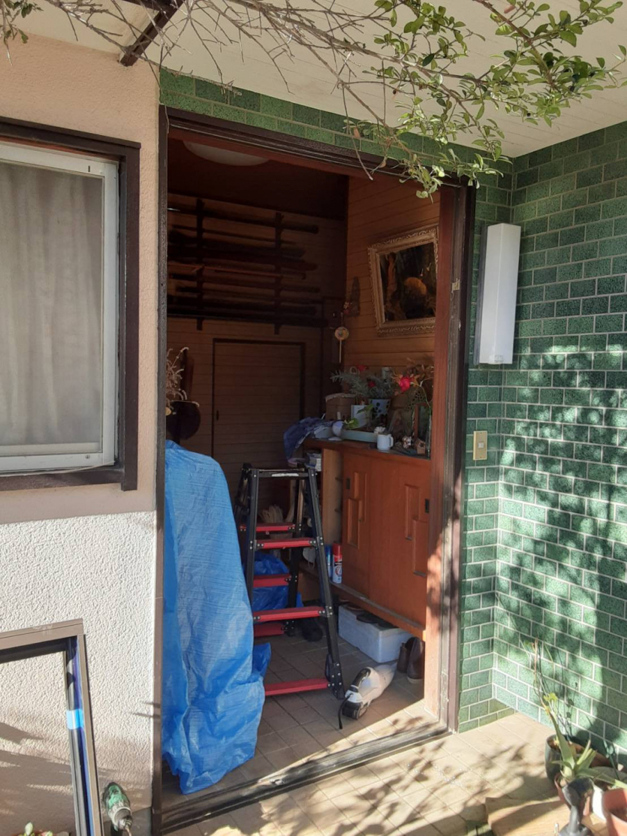 大成トーヨー住器のリシェント|玄関ドアリフォーム|玄関ドア工事|小田原市の施工前の写真2