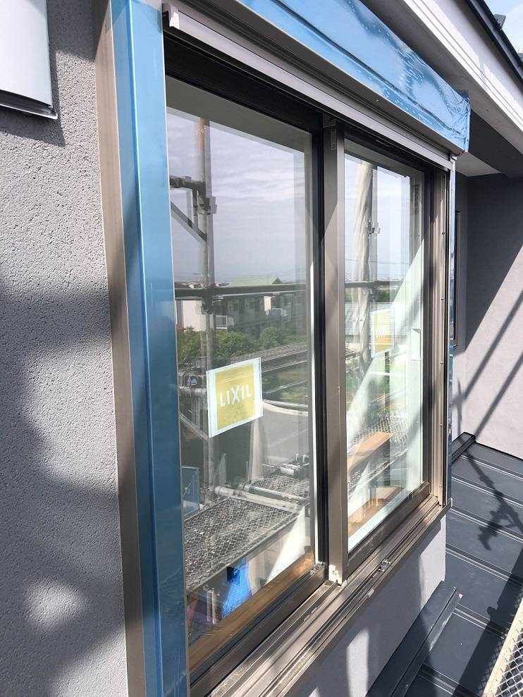 バンダイトーヨー住器の窓手すり/物干し工事!!!の施工前の写真1